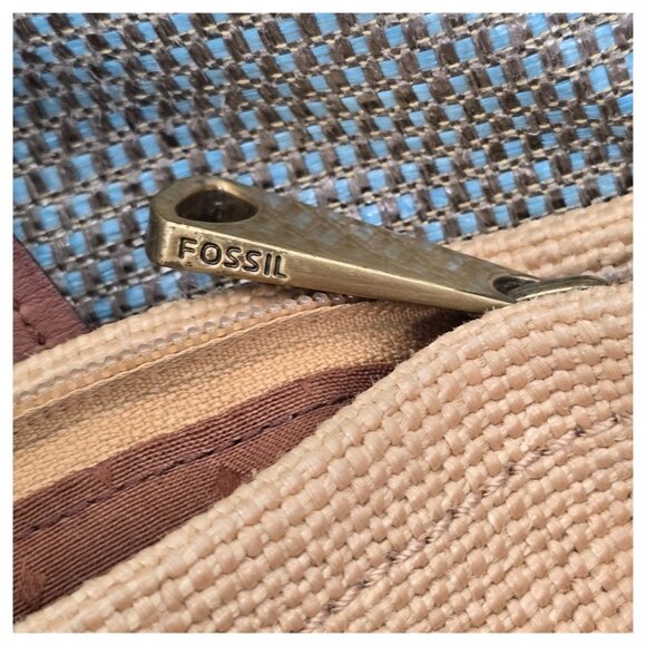 FOSSIL Explorer Woven Straw Triple Zip Hipster Crossbody Handbag Blue Beige EUC - Picture 13 of 16